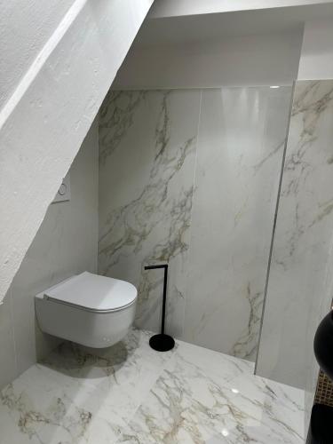 Canal View Boutique Apartment photo 10