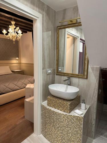 Canal View Boutique Apartment photo 23