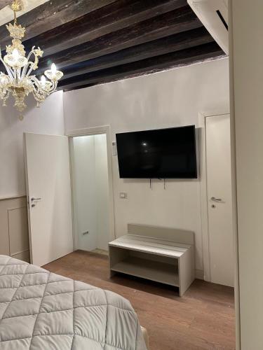 Canal View Boutique Apartment photo 28