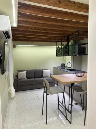 Canal View Boutique Apartment photo 6