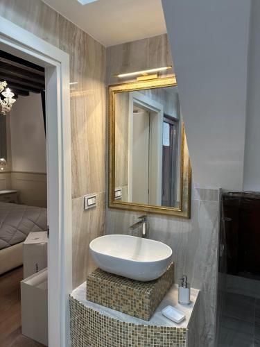 Canal View Boutique Apartment photo 31