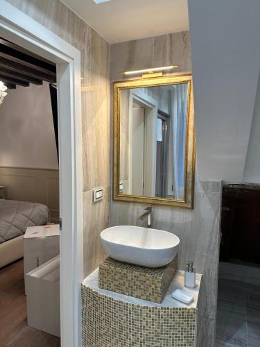 Canal View Boutique Apartment photo 35