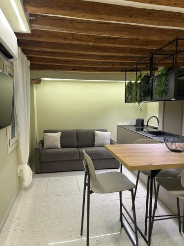 Canal View Boutique Apartment photo 5