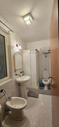 a bathroom with two toilets and a sink and a shower at Villa Colli in Picciano