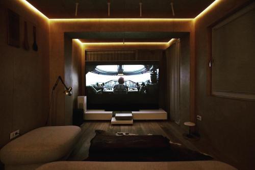 Posezení v ubytování Entire apartment or single rooms in Homegarden Park near Camp Humprehys