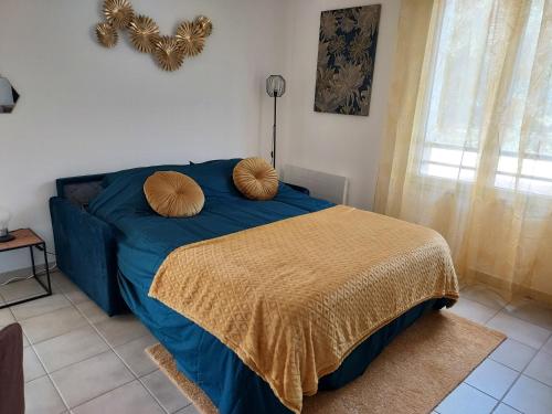 a bedroom with a blue bed and a window at L'Escale Saint Georges - 5 min d'Auxerre in Saint-Georges-sur-Baulche