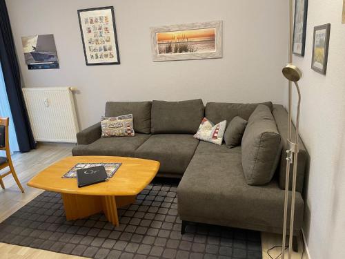 a living room with a couch and a table at Haus Roland, Wohnung 02 in Zinnowitz
