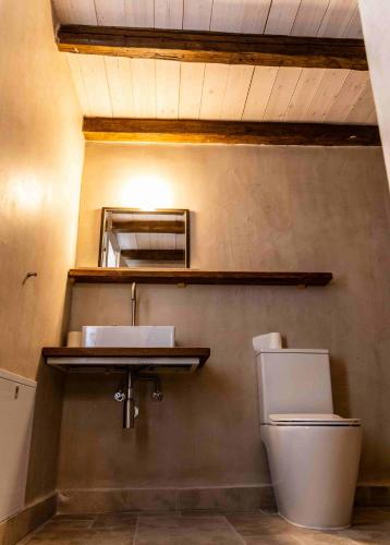a bathroom with a toilet and a sink at Vevi Villas in Vévi