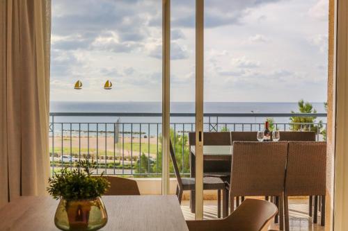 H&O Golden Sunset View Apartment