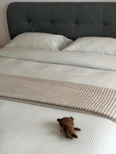 Giường trong phòng chung tại Carsium View House