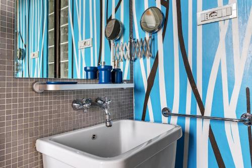 Artistic apartment in the heart of Milan
