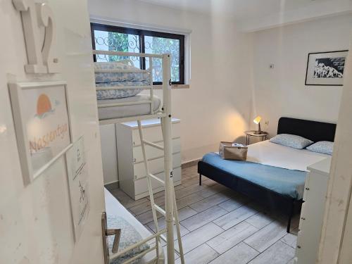 a small room with a bunk bed and a bunk bed gmaxwell gmaxwell gmaxwell at Blife Sunya private rooms near airport and nature in Faro