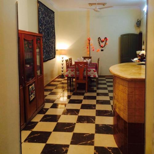a kitchen with a checkered floor and a dining room at Sphinx in Al Karnak