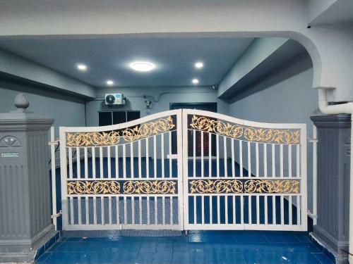 En eller flere senge i et værelse på Homestay Melaka Baitul Saadah