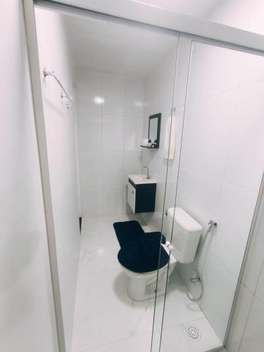 a bathroom with a toilet with a blue seat at Bella Morena 3 - Ilha de Boipeba in Cairu