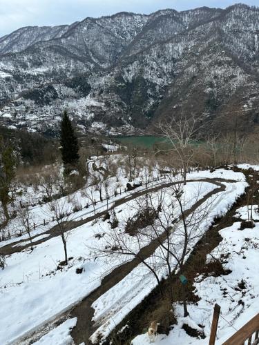 Paesaggio naturale nelle vicinanze del campeggio