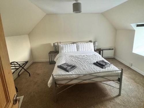 a bedroom with a bed with two towels on it at 2 Borrodale - Sleeps 4 & Beautiful Mountain View in Glendale
