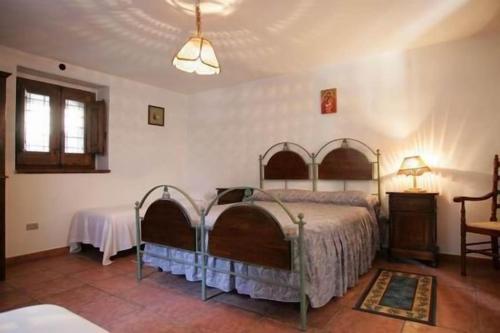 a bedroom with a bed and a table at Alessi Suites & Studio in Mazzarino
