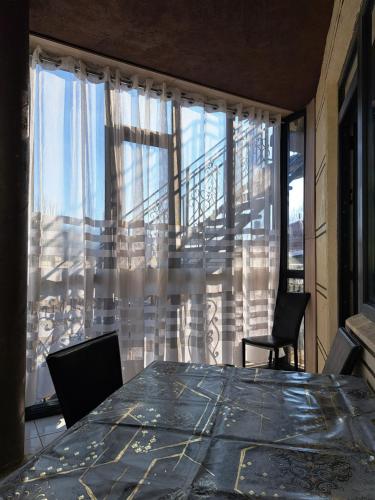 Een zitgedeelte bij Квартира ЦТ Алматы Иссыкуль