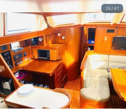 Et opholdsområde på Till April at Medemblik from 1 Mai on the go to Paramaribo Suriname incl B&B& Skipper