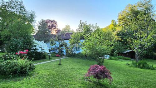 Zahrada ubytování Ashdown Forest character cottage, 18th Century
