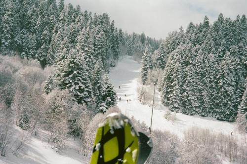 メスティアにあるShgedi Mestiaの雪面下スキー