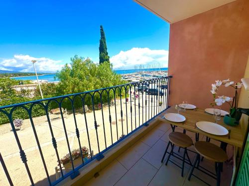 Appartement pieds dans l'eau sur Port de Plaisance