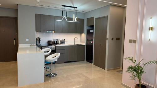 a kitchen with a table and chairs in a room at Boulevard Sea View Luxury 1 BR Next Dubai Mall in Dubai