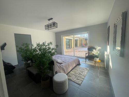 Giường trong phòng chung tại Demeure de Charme de la Gravière