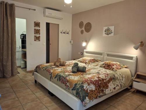 a bedroom with a large bed in a room at A Casa Faggia in Sollacaro