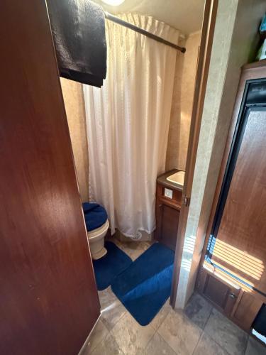 Phòng tắm tại Ver-El RV Park & Campground