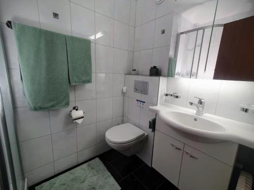 Phòng tắm tại Valère Mountain Resort Leukerbad