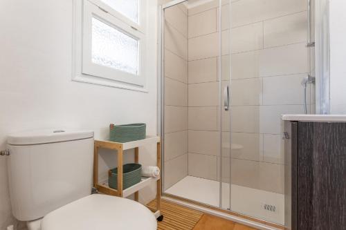 a bathroom with a toilet and a glass shower at Estudio Blaumar in L'Escala