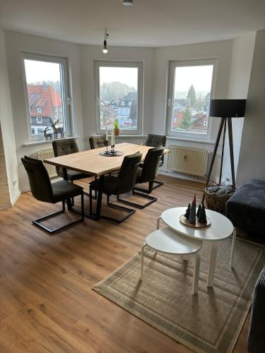 a living room with a table and chairs at Rathauswiese Ferienwohnung in Braunlage