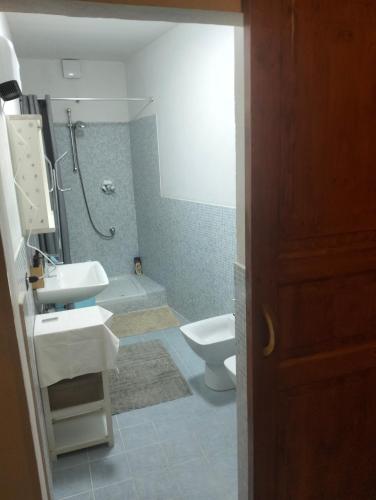 a bathroom with a sink and a toilet and a shower at La roccia in Mezzanego