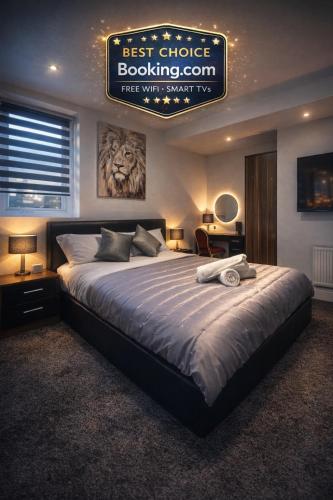 a bedroom with a large bed with a sign above it at BEST CHOICE - Hotel Royal in Blackburn