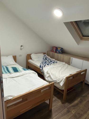 En eller flere senge i et værelse på NiLa