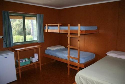 Postel nebo postele na pokoji v ubytování Pukenui Holiday Park