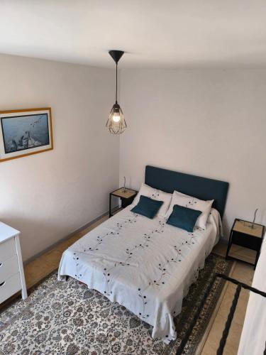 Lova arba lovos apgyvendinimo įstaigoje Maison de Jules