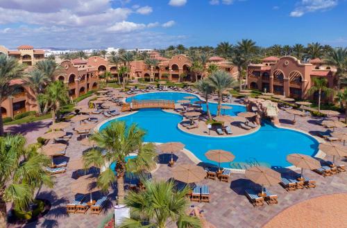 Bazén v ubytování Charmillion Gardens Aquapark nebo v jeho okolí