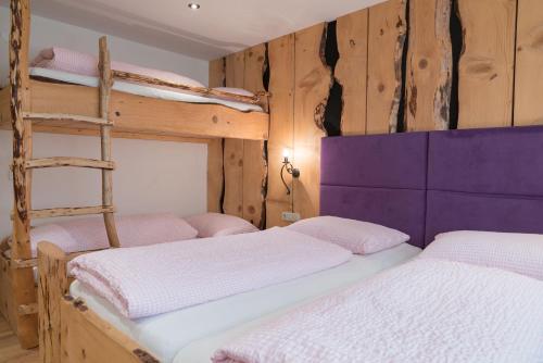 a bedroom with two bunk beds and a ladder at Atelier Garni Astei in Grossarl