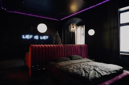 En eller flere senge i et værelse på Kobilyanska Street Luxury Suites