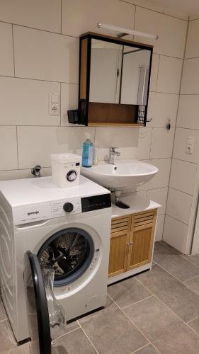 a bathroom with a washing machine and a sink at Wohnung für 7 Personen in Hückelhoven
