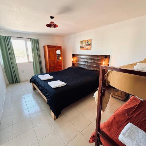 a bedroom with a bed with two towels on it at Alojamiento Goos in Puerto Pirámides