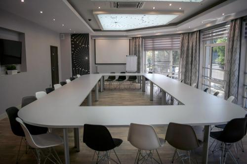 a conference room with a long table and chairs at Brooklyn Noclegi in Jasło