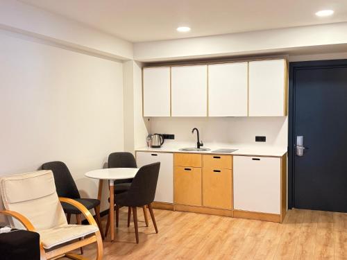 Nhà bếp/bếp nhỏ tại Woods Inn Kokta-Mitarbi