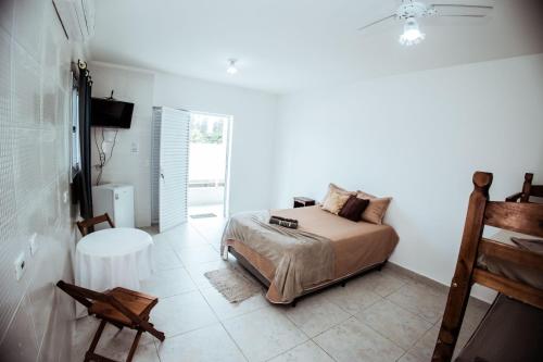 Giường trong phòng chung tại Aurora Peruíbe Hotel