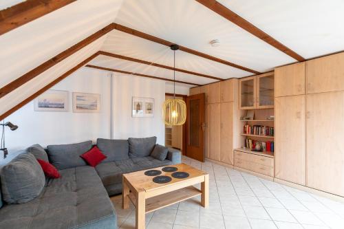 a living room with a couch and a table at Am Grooten Steen, Whg 19 in Duhnen