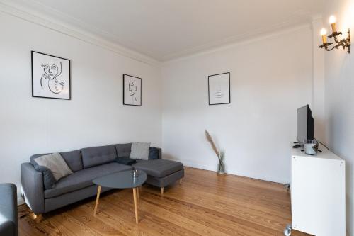 a living room with a couch and a tv at Wohnung Deichbude in Cuxhaven