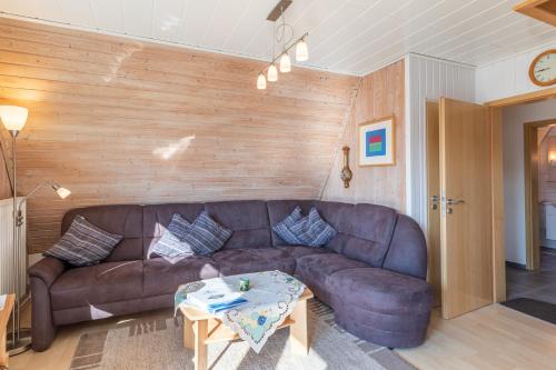 a living room with a couch and a table at Seegras in Cuxhaven